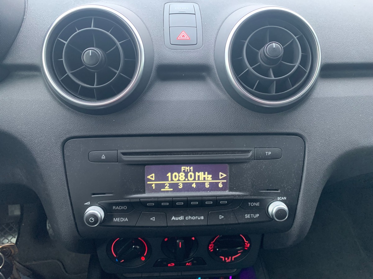 Audi A1 105 ch | Attraction | Climatisation | Radio cd | Jantes alu 16''| Volant cuir | Radar recul