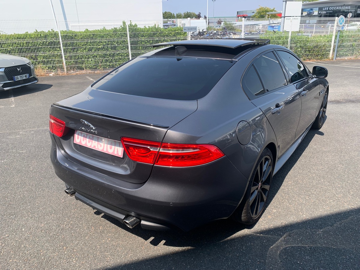 Jaguar XE 240 chevaux | R Sport | GPS | Régulateur de vitesse | Toit ouvrant | Audio MERIDIAN | Cuir