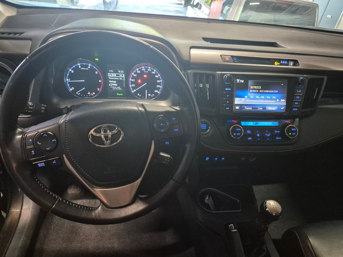 Toyota RAV4 2.0 D4D 2WD 143CV PACK LOUNGE Bien équipé (en préparation)