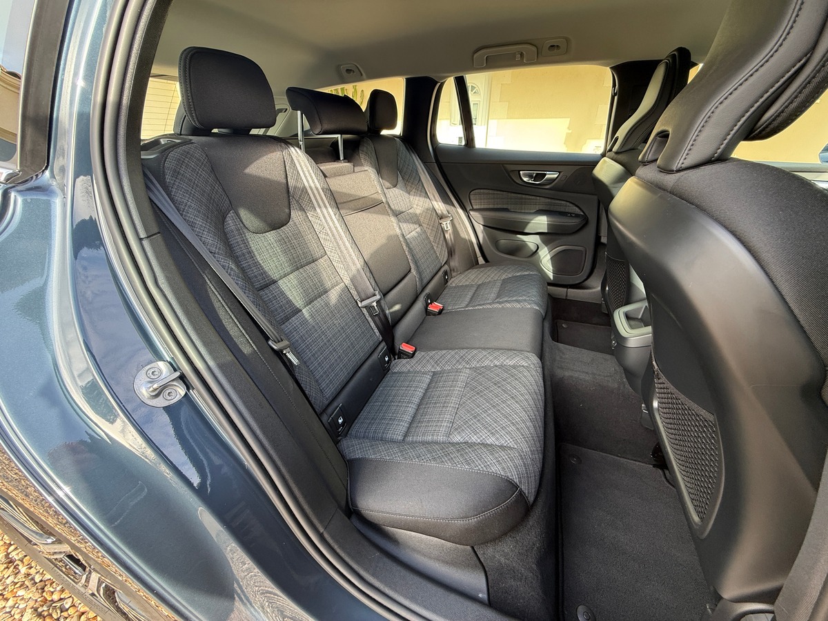 Volvo V60 B4 2.0 Ti 16V Mild Hybrid DCT7 197 cv