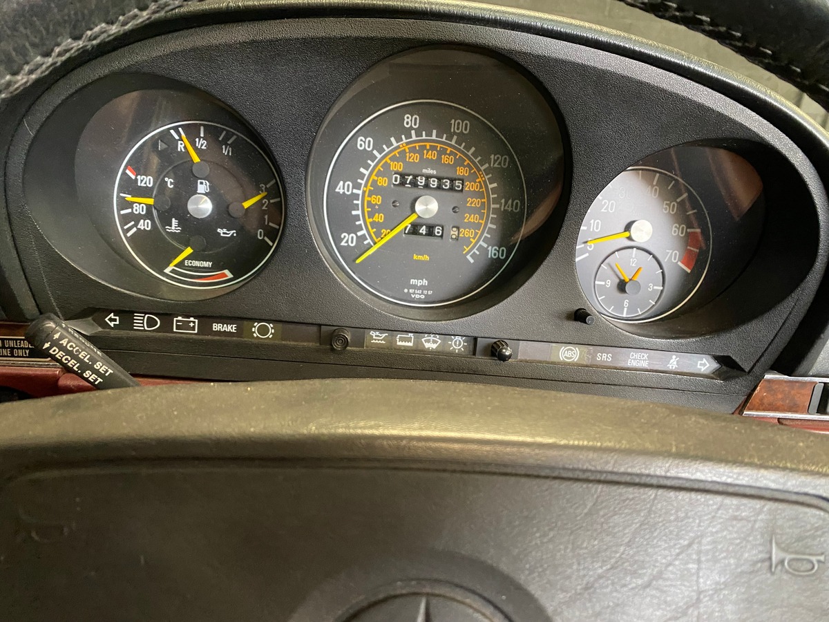 Mercedes-Benz Classe SL 560 v8 cabriolet w 107