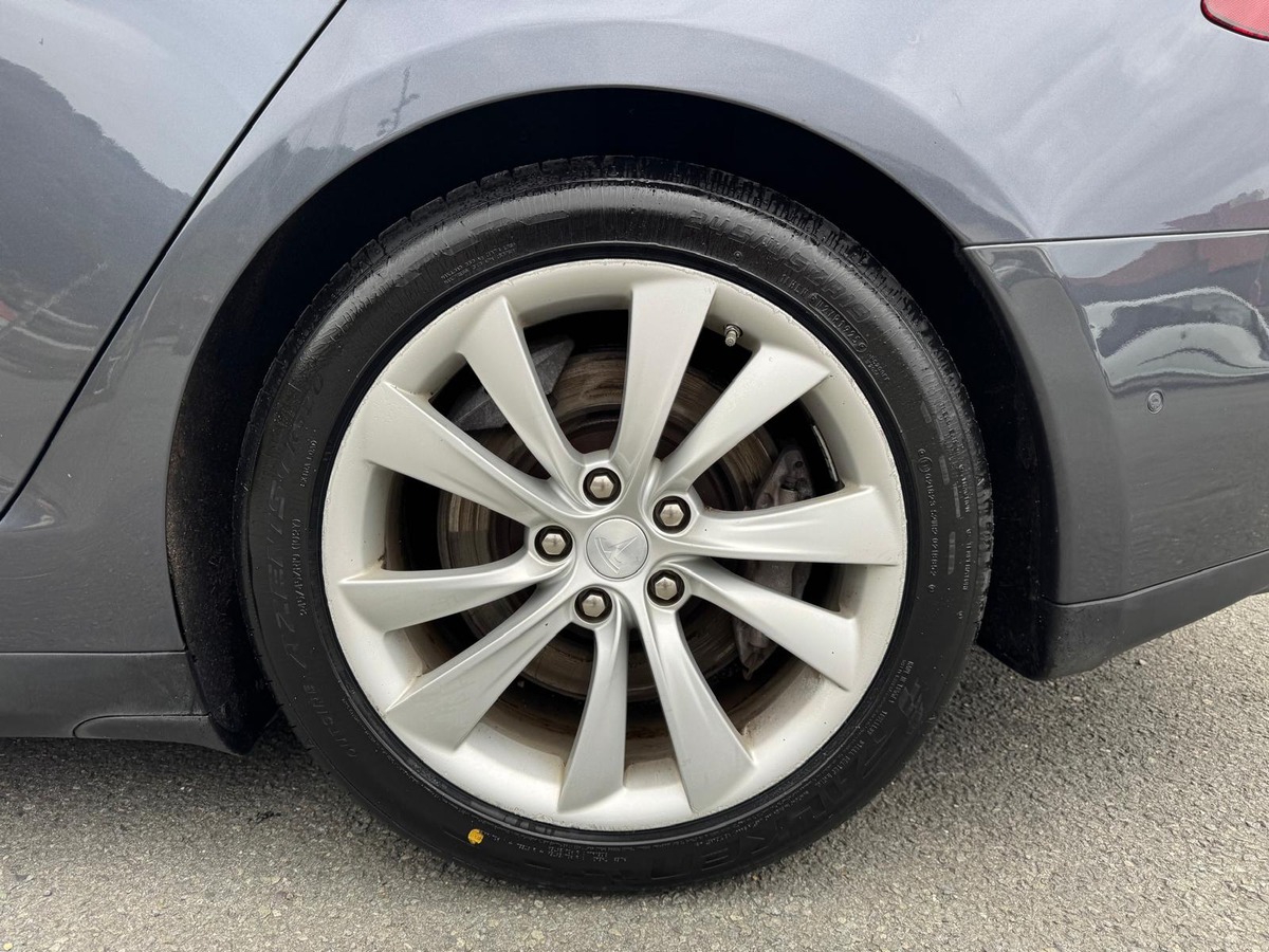 Tesla Model S 85 367CV 7 places - Recharge gratuite à vie