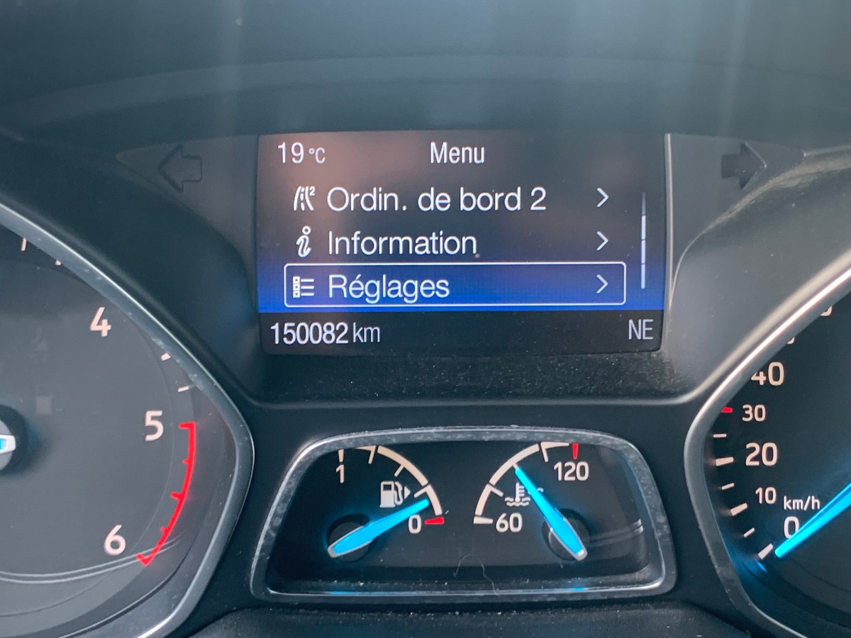 Ford Kuga 120 chevaux | St-Line | Caméra de recul | Attelage | GPS | Coffre assisté électriquement