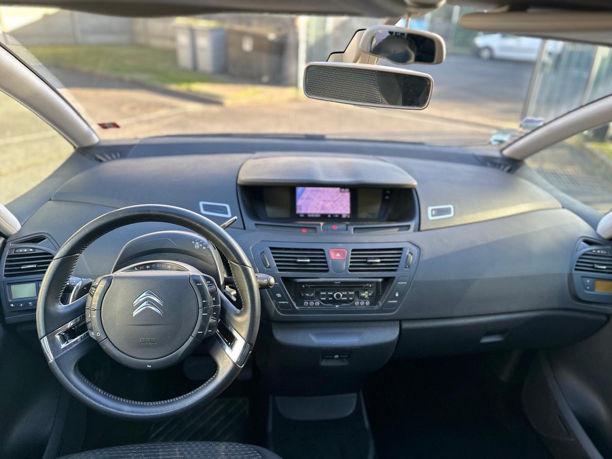 Citroën Grand C4 Picasso 1.6 e-HDI 112 CV 7 places 1r mains en 4X CBL