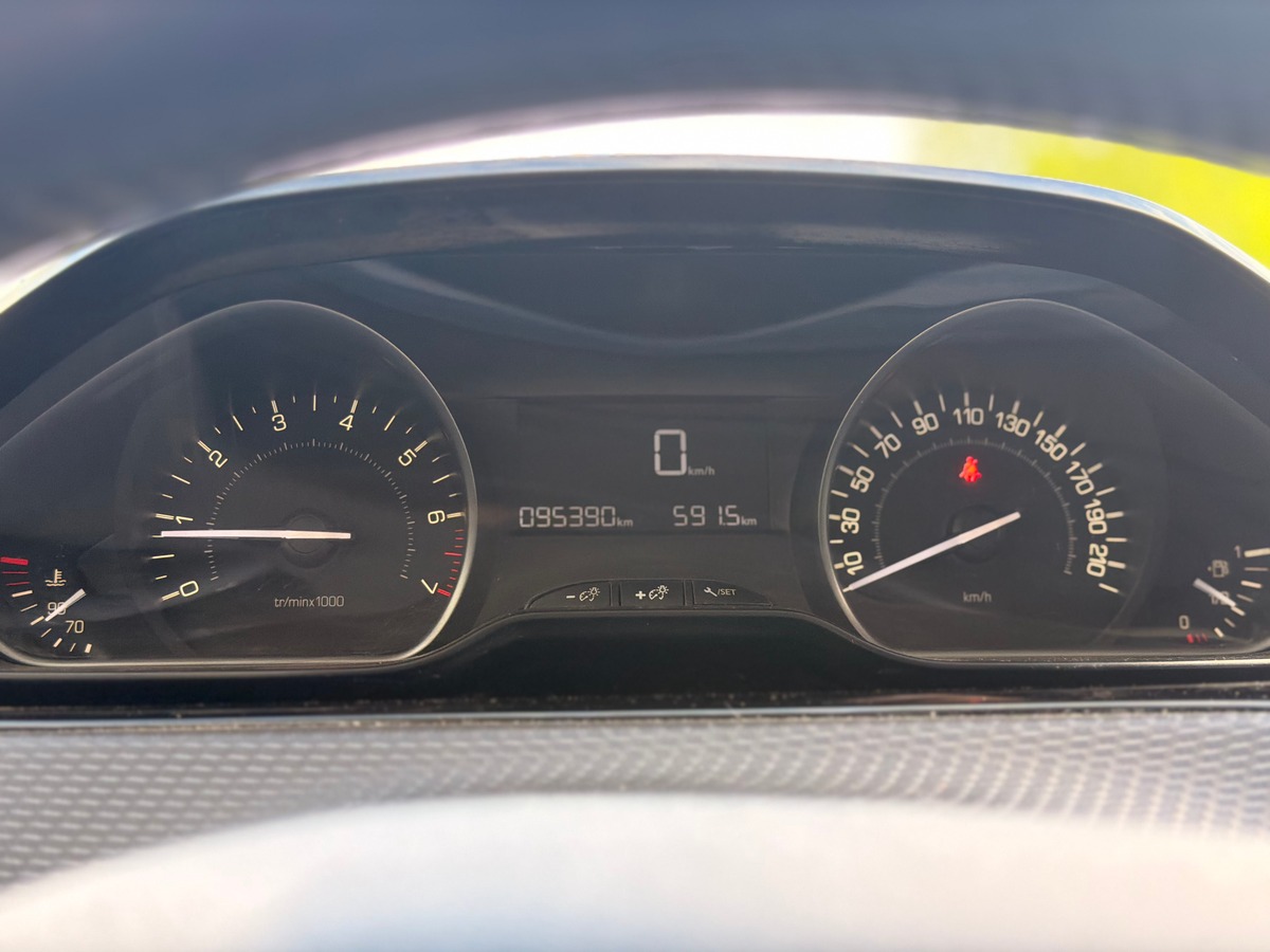 Peugeot 208 Signature 1.2 VTi 82 cv - Phase 2 - Distrib OK - Apple Carplay