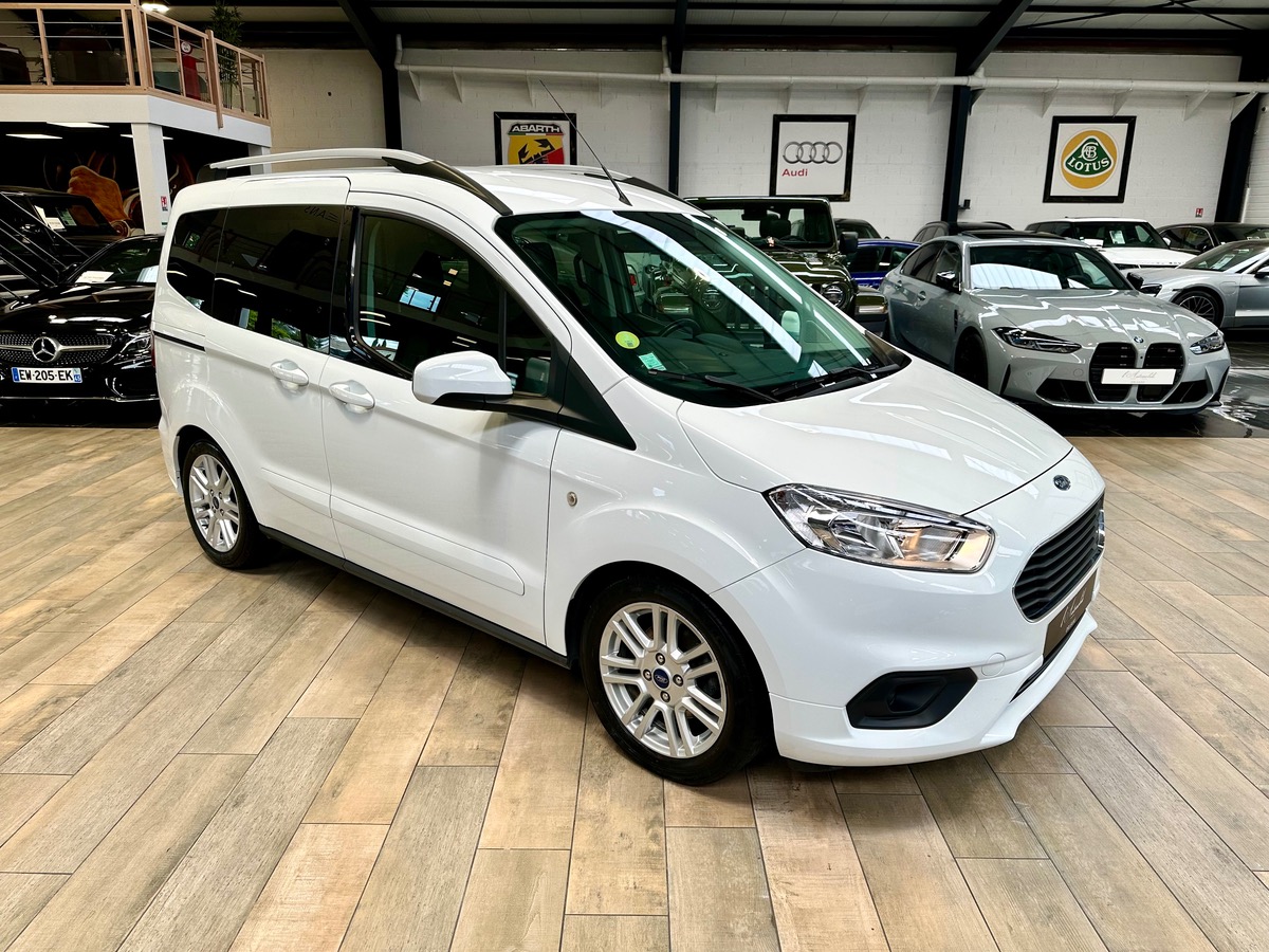 Ford Tourneo Courier (2) 1.5 TDCi 100 Titanium BVM6 + Attelage h