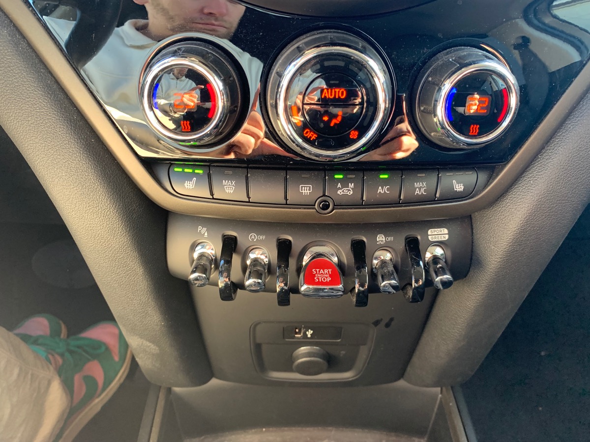 Mini Countryman 136 ch | Cooper Essential | Radars de stationnement avant / arrière | JA 18" design