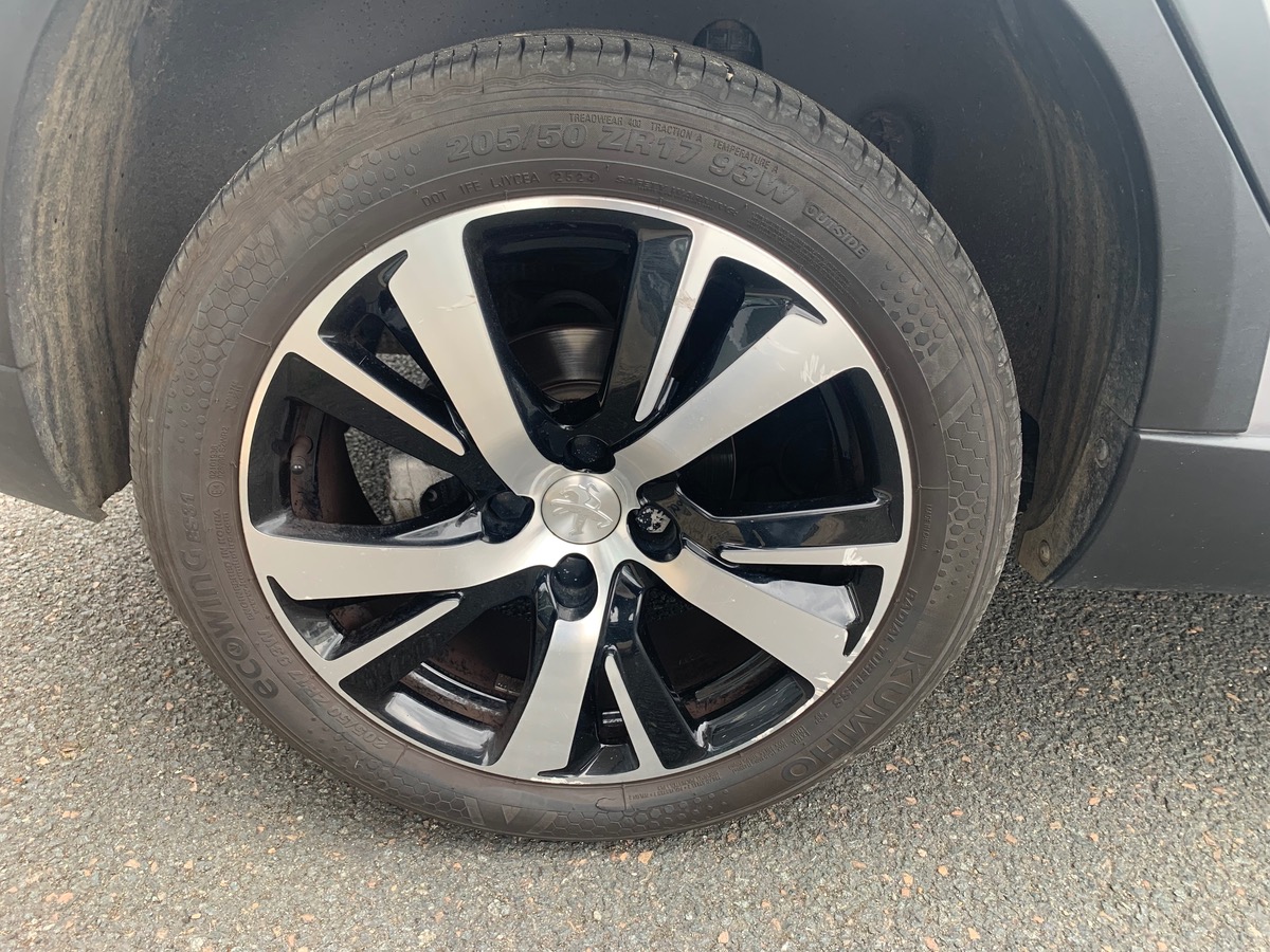 Peugeot 2008 GT LINE | 120 CHEVAUX | Caméra recul | Boite Automatique |  Garantie 20/12/2025