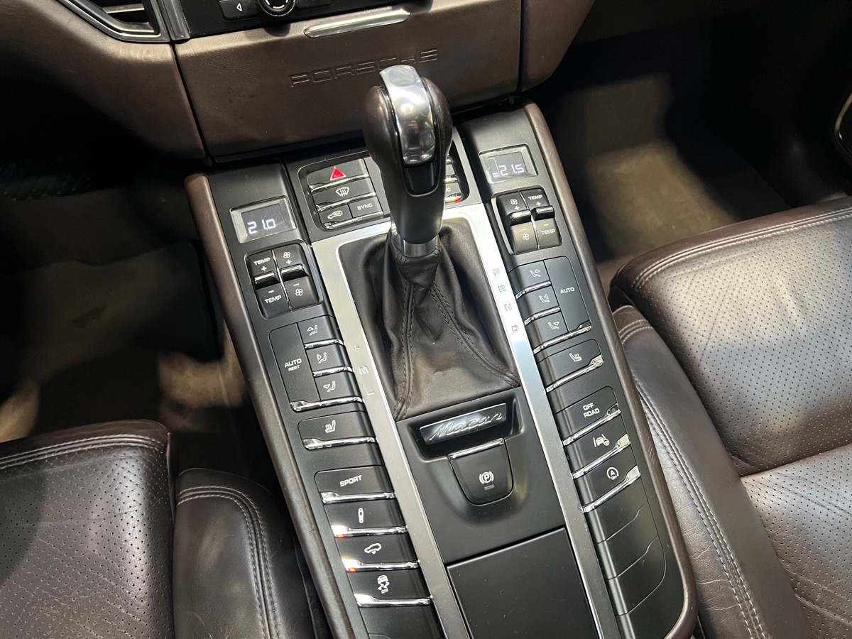 Porsche Macan TURBO 3.6 V6 PDK 400CV TO / BURMESTER / PACK CHRONO / SUIVIT COMPLET A