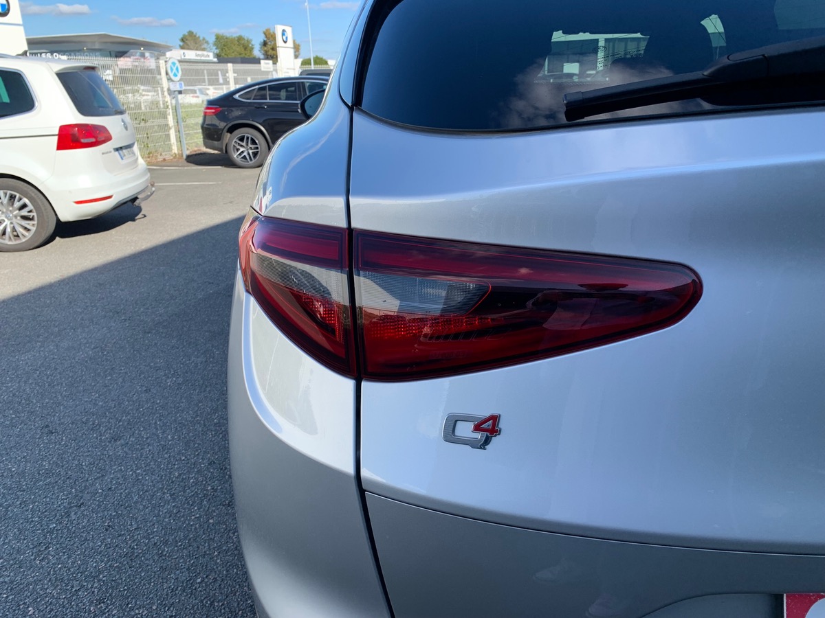 Alfa Romeo Stelvio 210 | Turismo | Toit ouvrant Panoramique | Attelage | Jantes 20" | Caméra recul