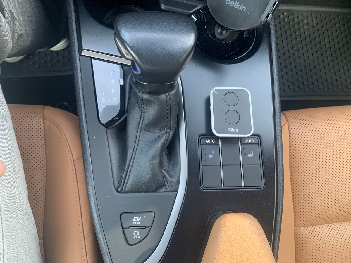 Lexus UX 250 | 185 ch | Luxe Techno | Contrôle angles morts | Caméra recul | Hayon électrique