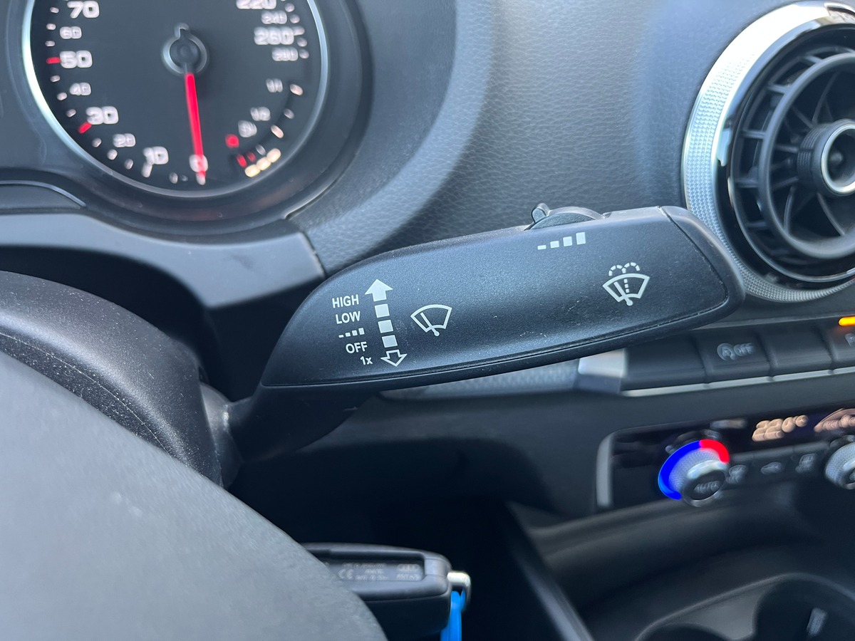 Audi A3 Berline 1.4 TFSI 150ch STRONIC 7 AMBITION LUXE, SUIVI COMPLET AUDI, TOIT OUVRANT, GPS, RADAR