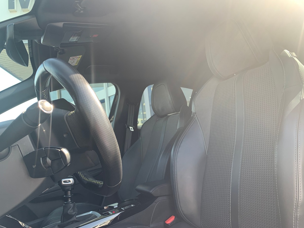 Peugeot 208 100 chevaux | GT | Apple car Play Android Auto | Caméra de recul | Régulateur vitesse
