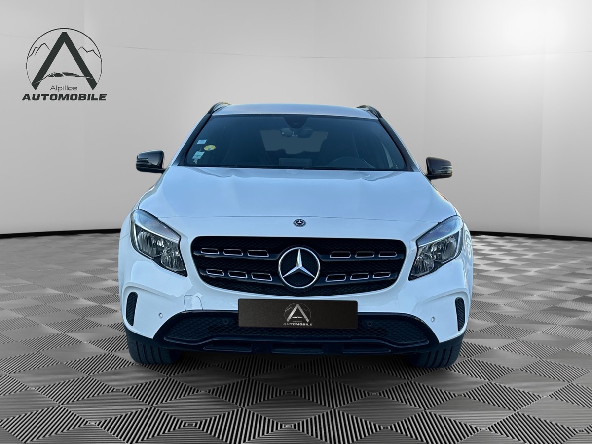 Mercedes-Benz GLA 200 DCT 4MATIC SENSATION