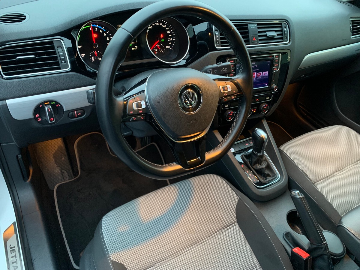 Volkswagen Jetta 170 ch | Carat | Régulateur vitesse | Radars stationnement | GPS | Kit mains libres