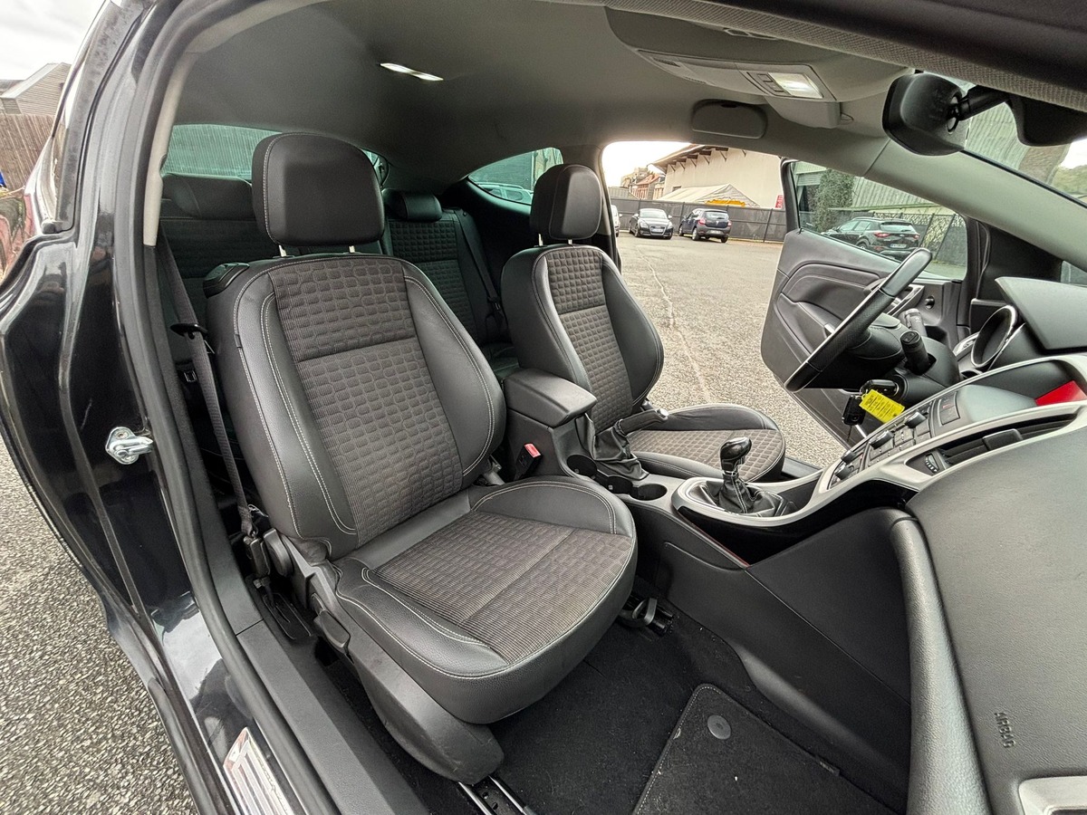 Opel Astra GTC 2.0 CDTI 165 INNOVATION - ATTELAGE - REVISE - GARANTIE
