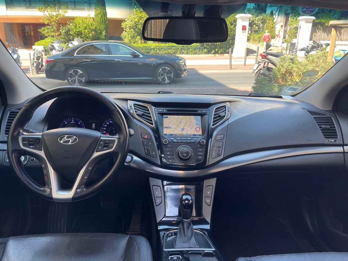 Hyundai i40 SW 1.7 CRDI 136 CV / Toit ouvrant / Barre de Toit / Moteur à Chaine