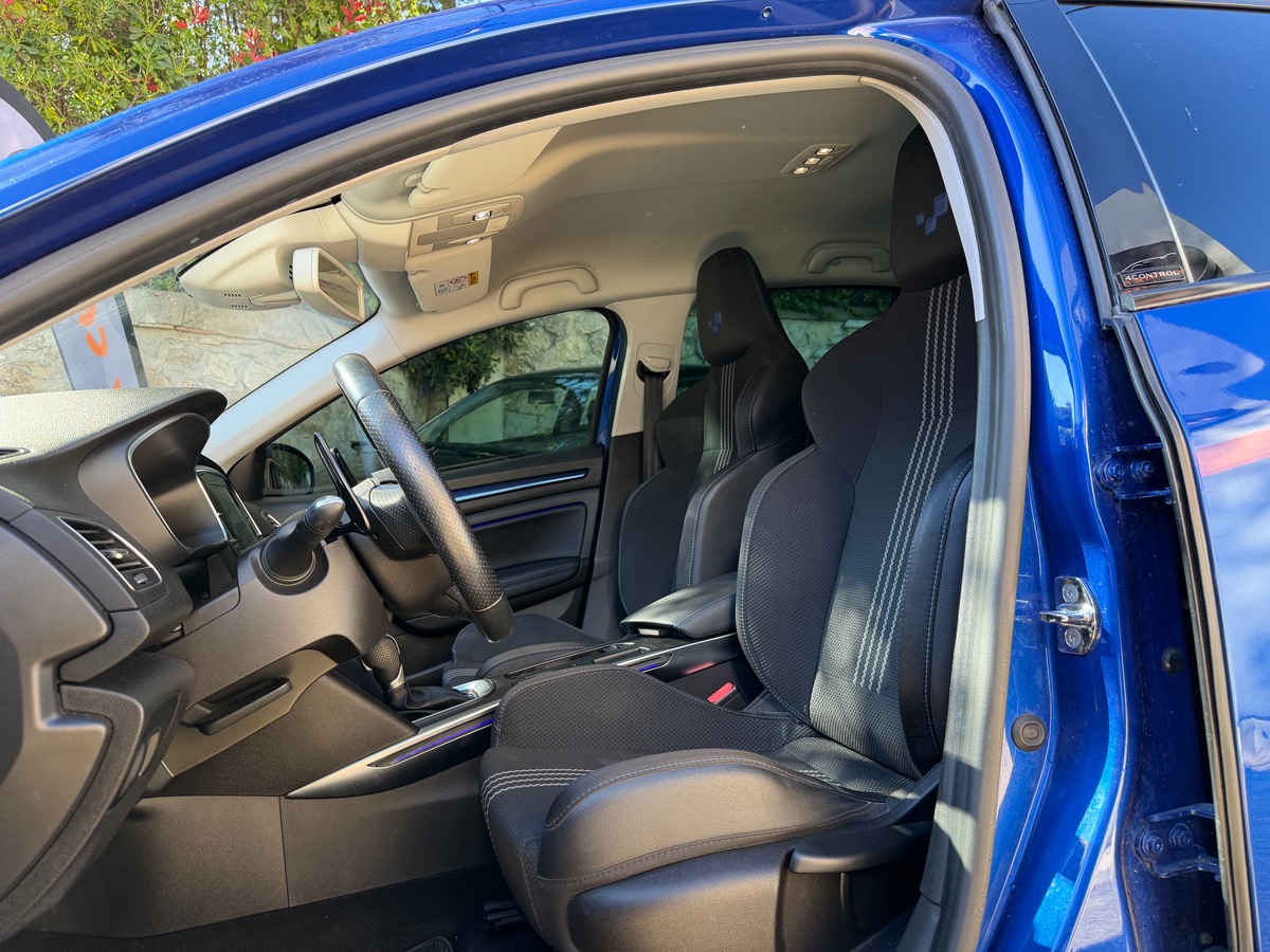 RENAULT Megane GT 1.6 TCE 205 CV 4CONTROL / Ligne D'échappement modifiée / Grand écran / Pack Black