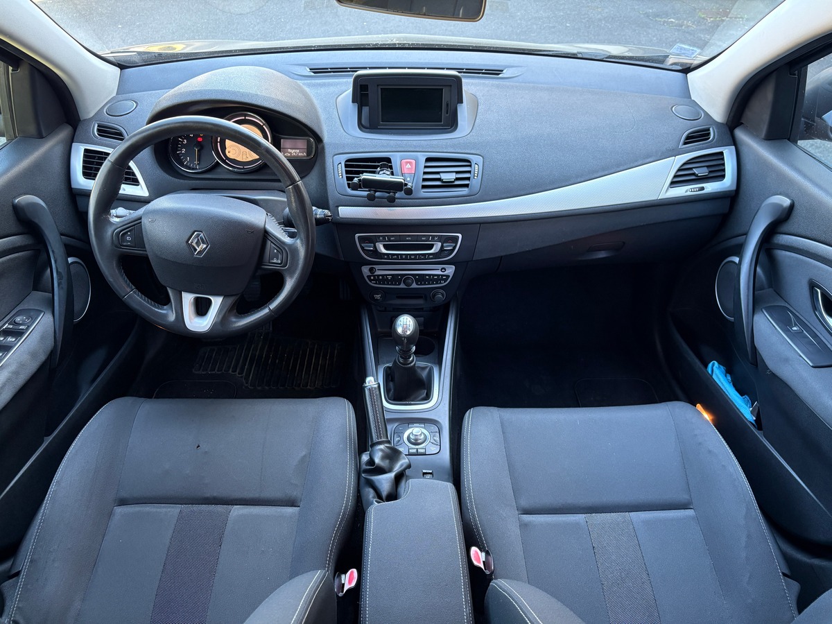 RENAULT Megane III - 1.9DCI 130CH - CARMINAT TOMTOM