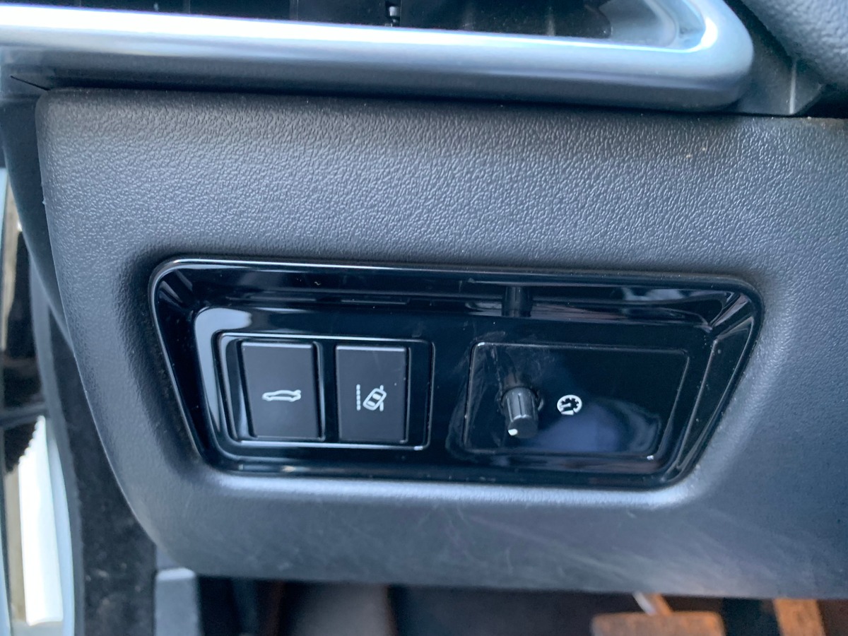 Jaguar XE 180 ch | Intérieur cuir | Toit ouvrant | Caméra de recul | GPS | Bluetooth