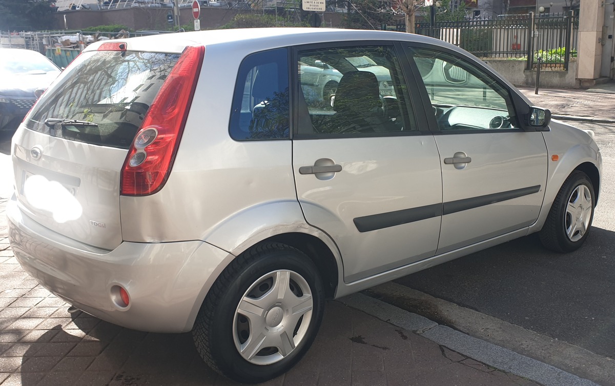 Ford Fiesta Fiesta 4 Senso 1.2 75CV phase 2 CT ok et révisé
