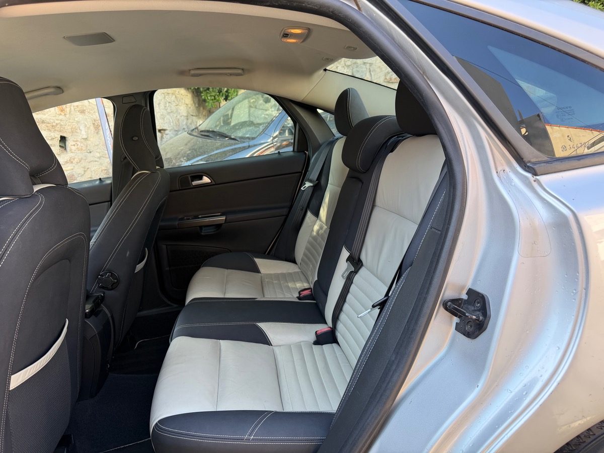 Volvo S40 D2 1.6 D115 CV / R Design / 1 er Main / Intérieur Cuir / KM Réel