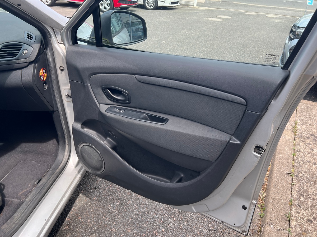 RENAULT Scenic 105 ch | Régulateur de vitesse | Climatisation