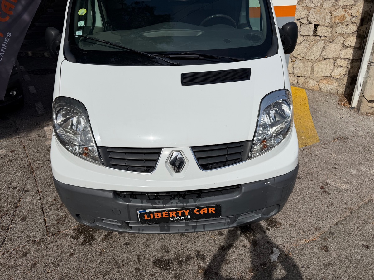 RENAULT Trafic 2.0 dCi 115 CV Fourgon Phase 2 L1H1 / Clim / Radar