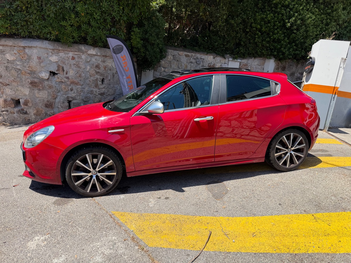 Alfa Romeo Giulietta 2.0 JTDM 170 CV PHASE 3 / Executive Sport / Toit Ouvrant /CarPlay/ Full Options