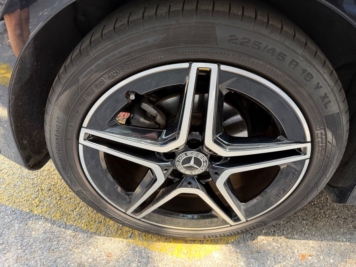 Mercedes Benz CLASSE B 180 D 1.5 116 CV / AMG LINE / Toit Ouvrant / Caméra 360° / Full Options