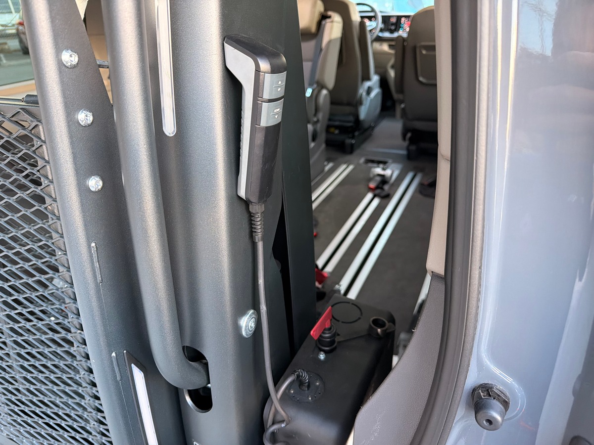 Volkswagen Multivan T7 LONG 2.0L TDi 150cv - Equiper PMR