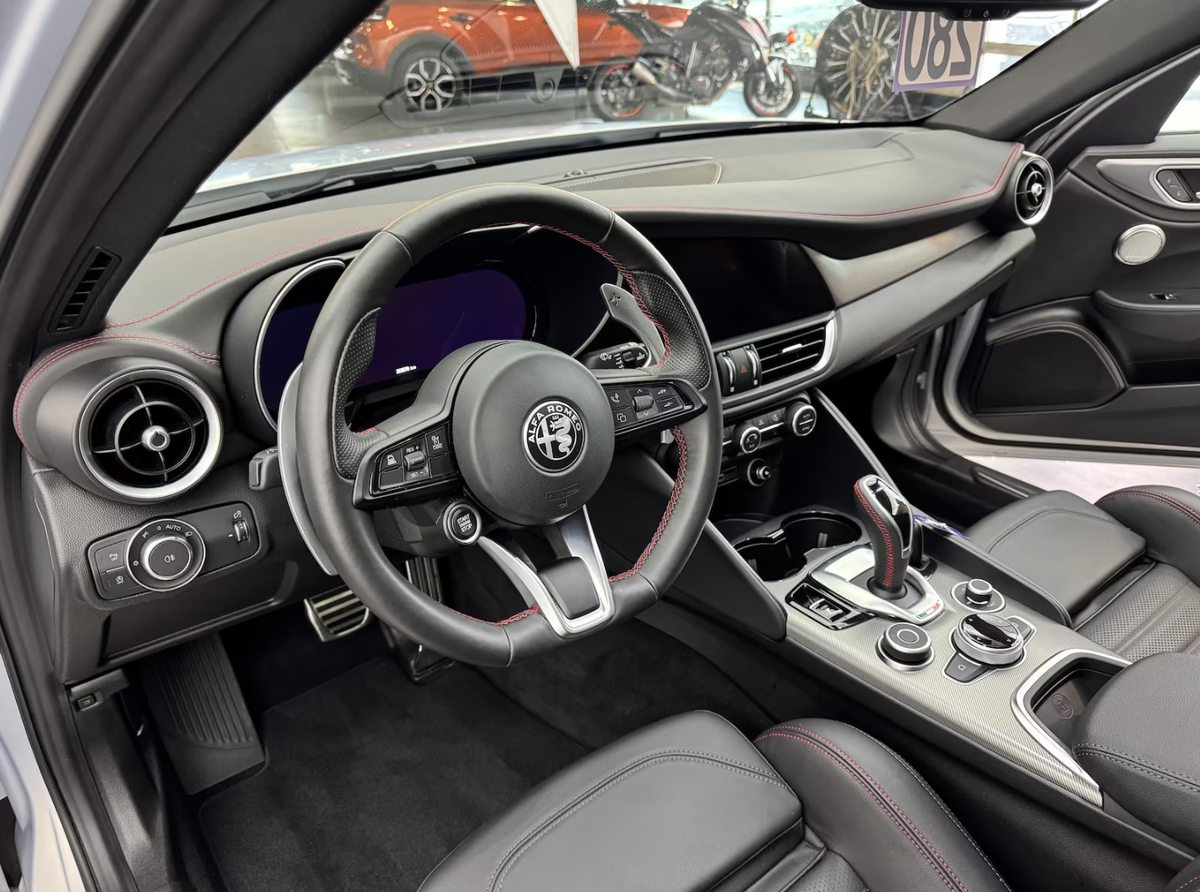 Alfa Romeo Giulia 2.0T 280ch Competizione Q4 AT8/Gris Panarea Mat/Harman-Kardon/Toit ouvrant