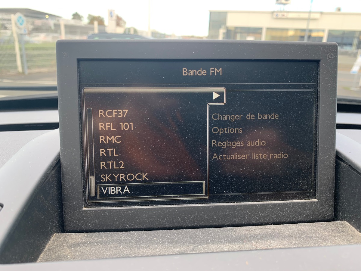 Peugeot 3008 115 ch | GPS | Bluetooth | Régulateur de vitesse | Sièges rang 2 rabattables à plat