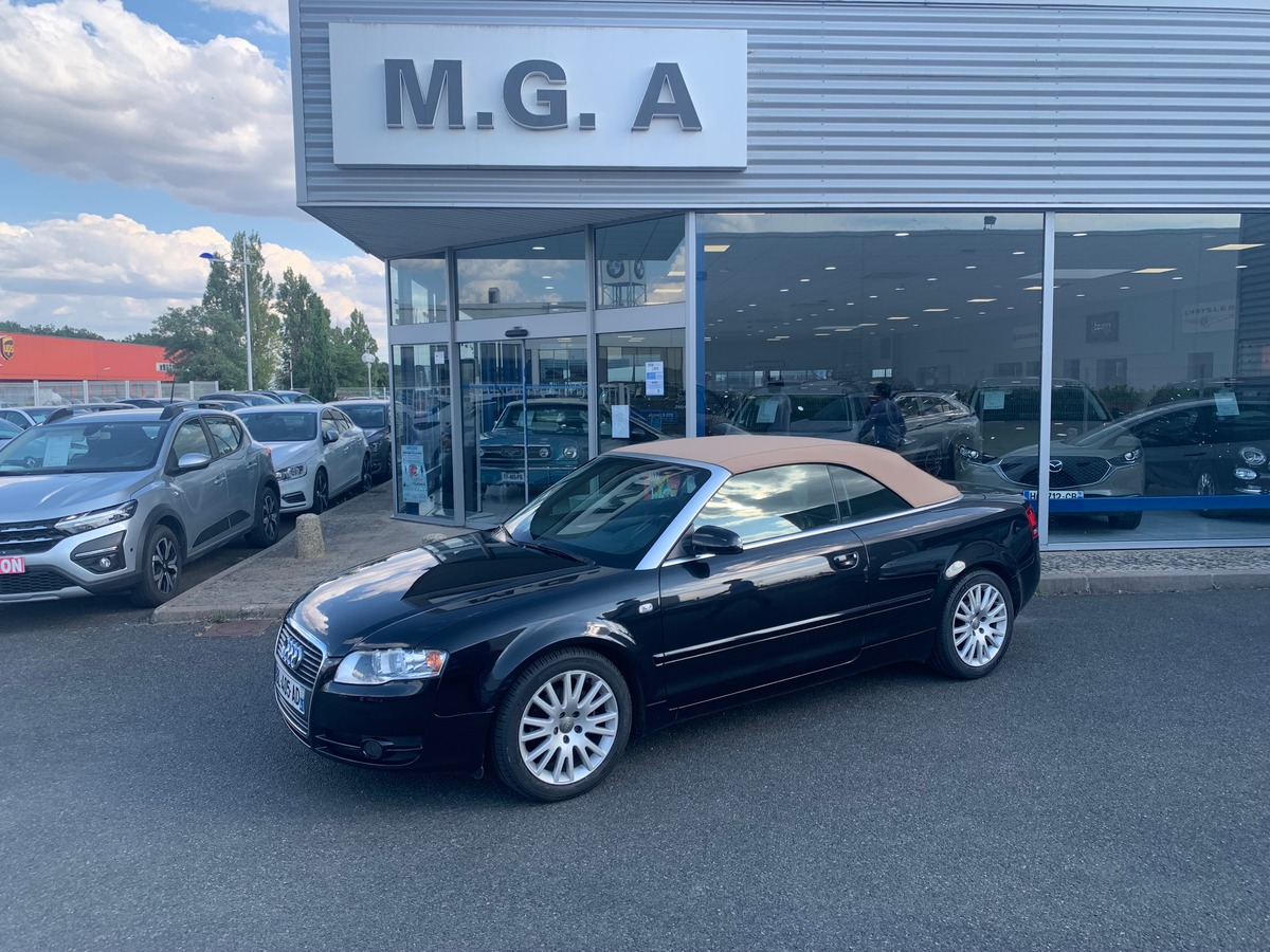 Audi A4 Cabriolet 140 ch | Ambiente | Cuir | Régulateur de vitesse | Climatisation | Capote récente