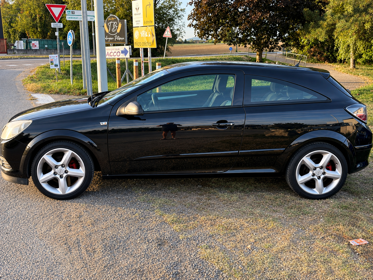 Opel Astra GTC 1.7 CDTI 100 CH / SPORT / DISTRIBUTION NEUF SUR FACTURE