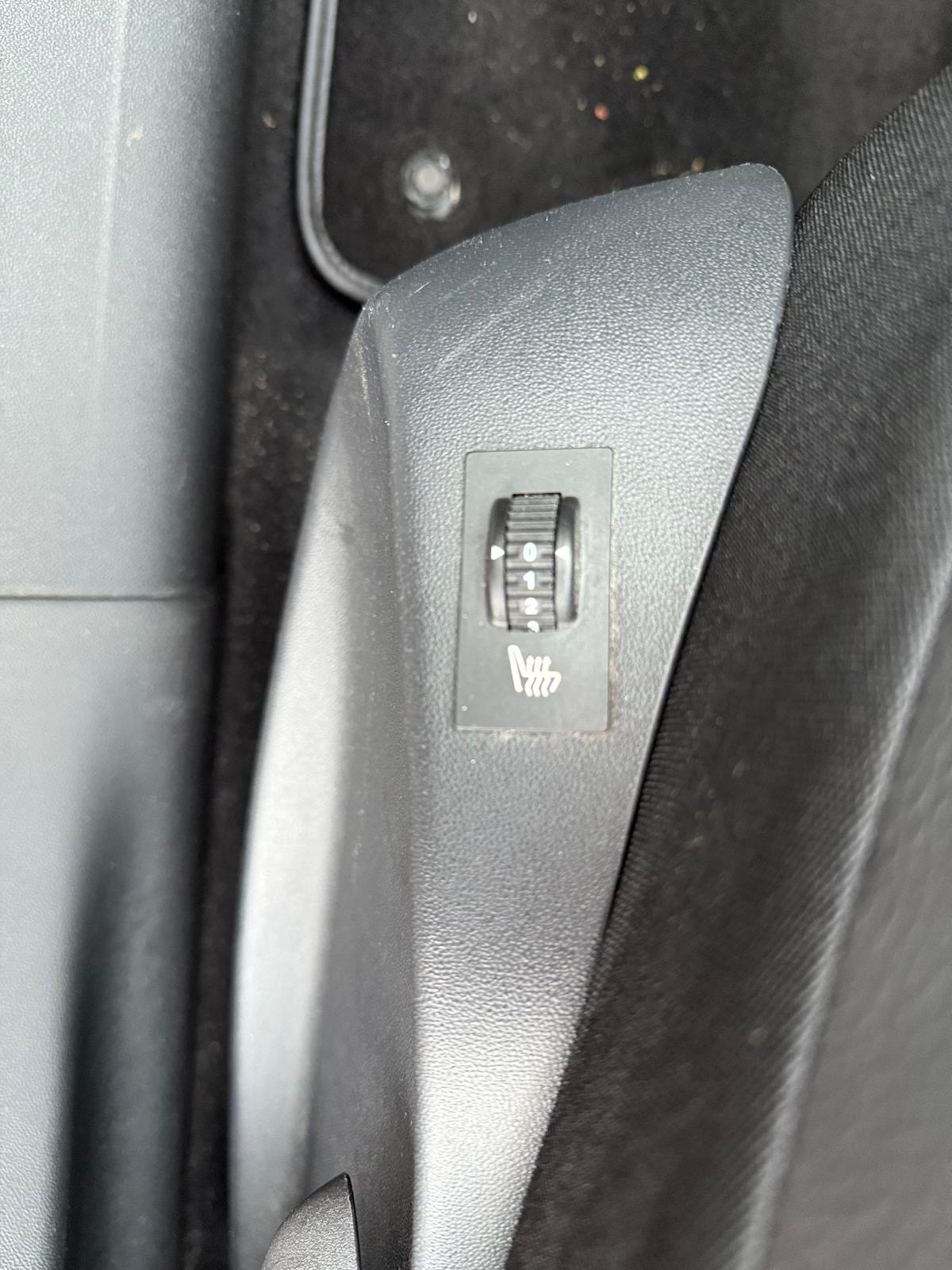 Peugeot 2008 1.6 e-HDI 115 CV féline  tout optiont en 4XCBLeux