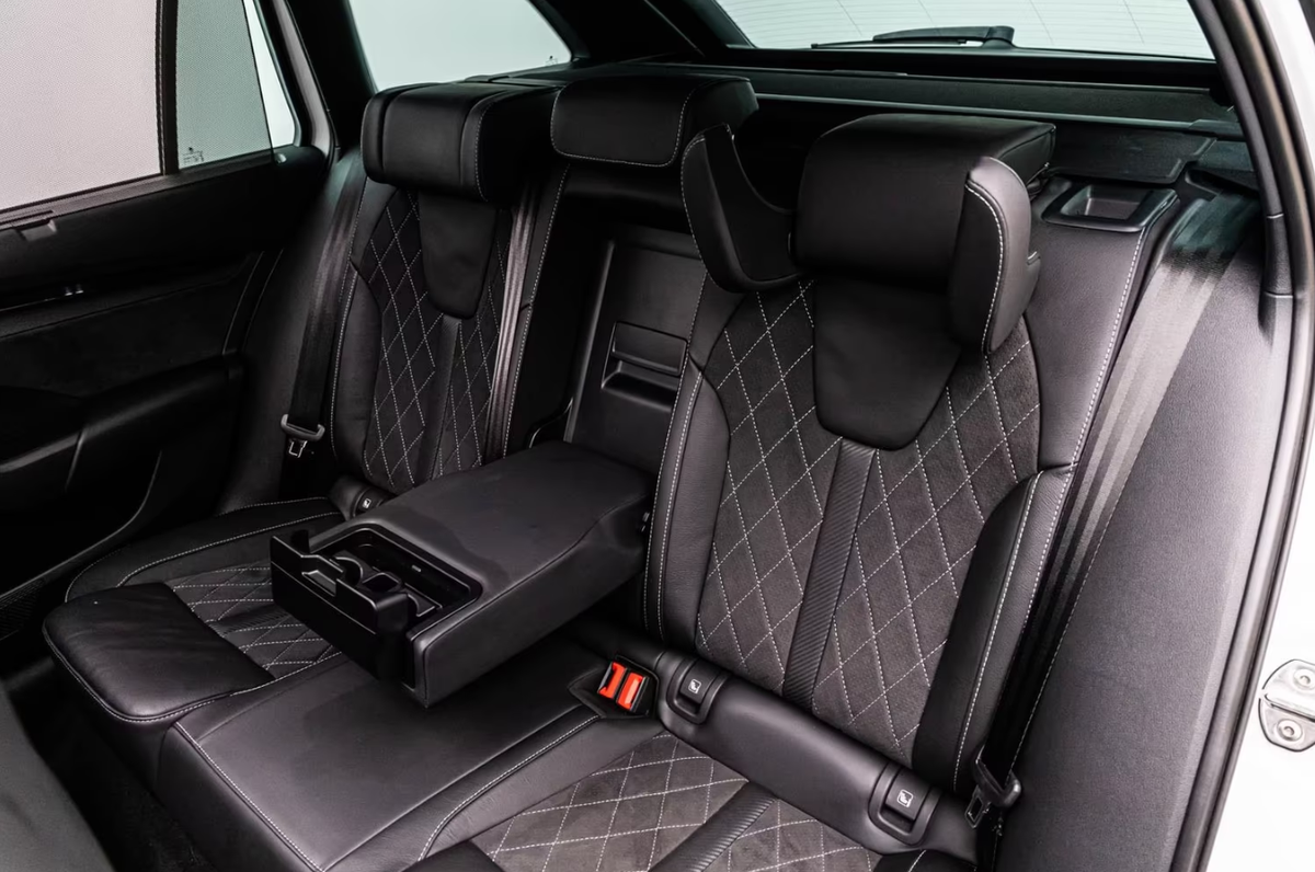 Skoda Octavia Combi 2.0 TDI 200ch RS DSG7/Toit ouvrant/Attelage/VO Allemand/Malus 250e