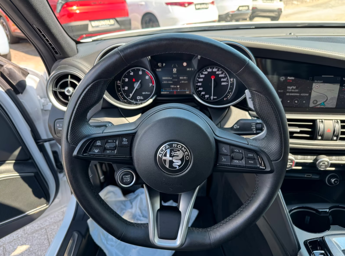 Alfa Romeo Giulia 2.0 TB 280ch Veloce Q4 AT8 Toit ouvrant Harman-Kardon