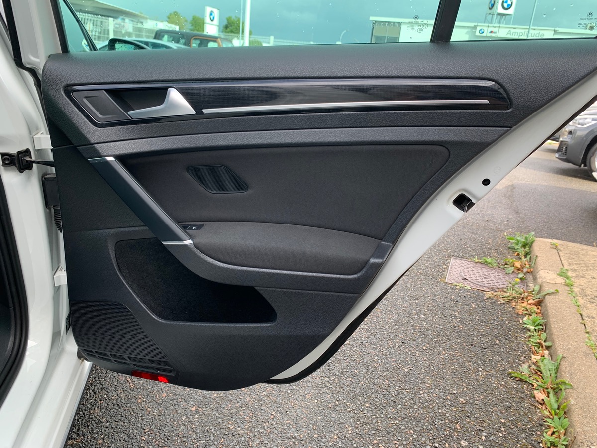 Volkswagen Golf VII 1.5 TSI 150 | Carat | Pack sport R-Line extérieur | Feux xénon | Caméra de Recul