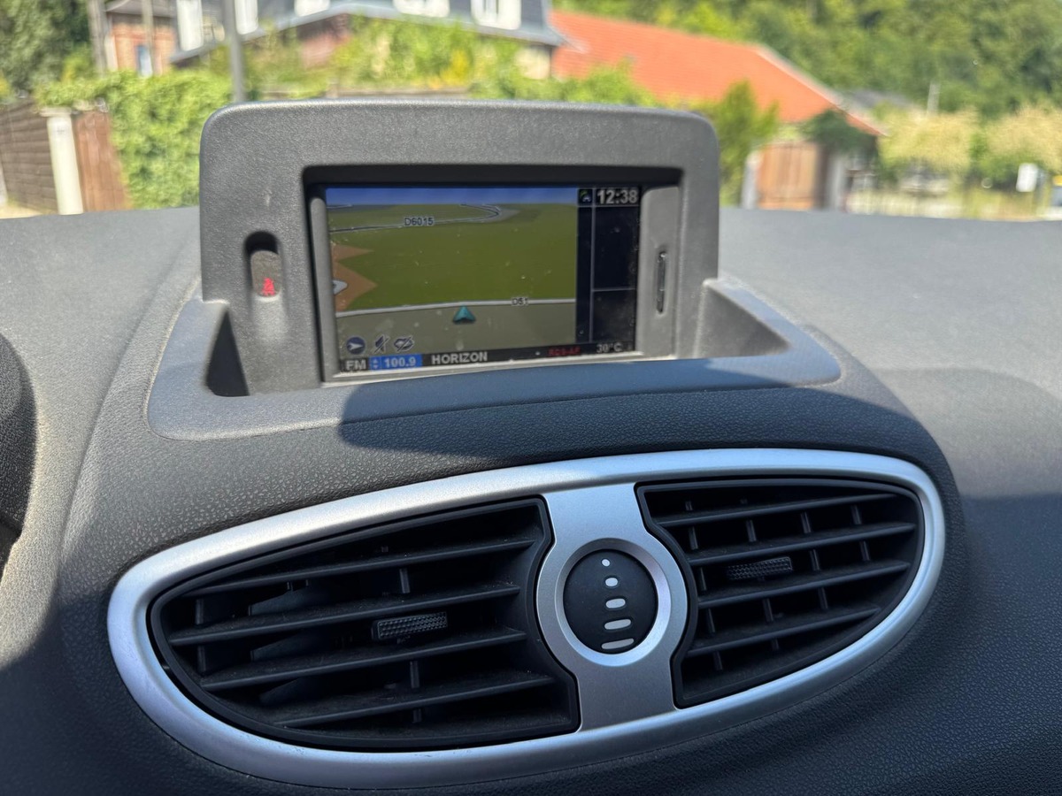 RENAULT Clio III estate 1.5 dci authentique - garantie