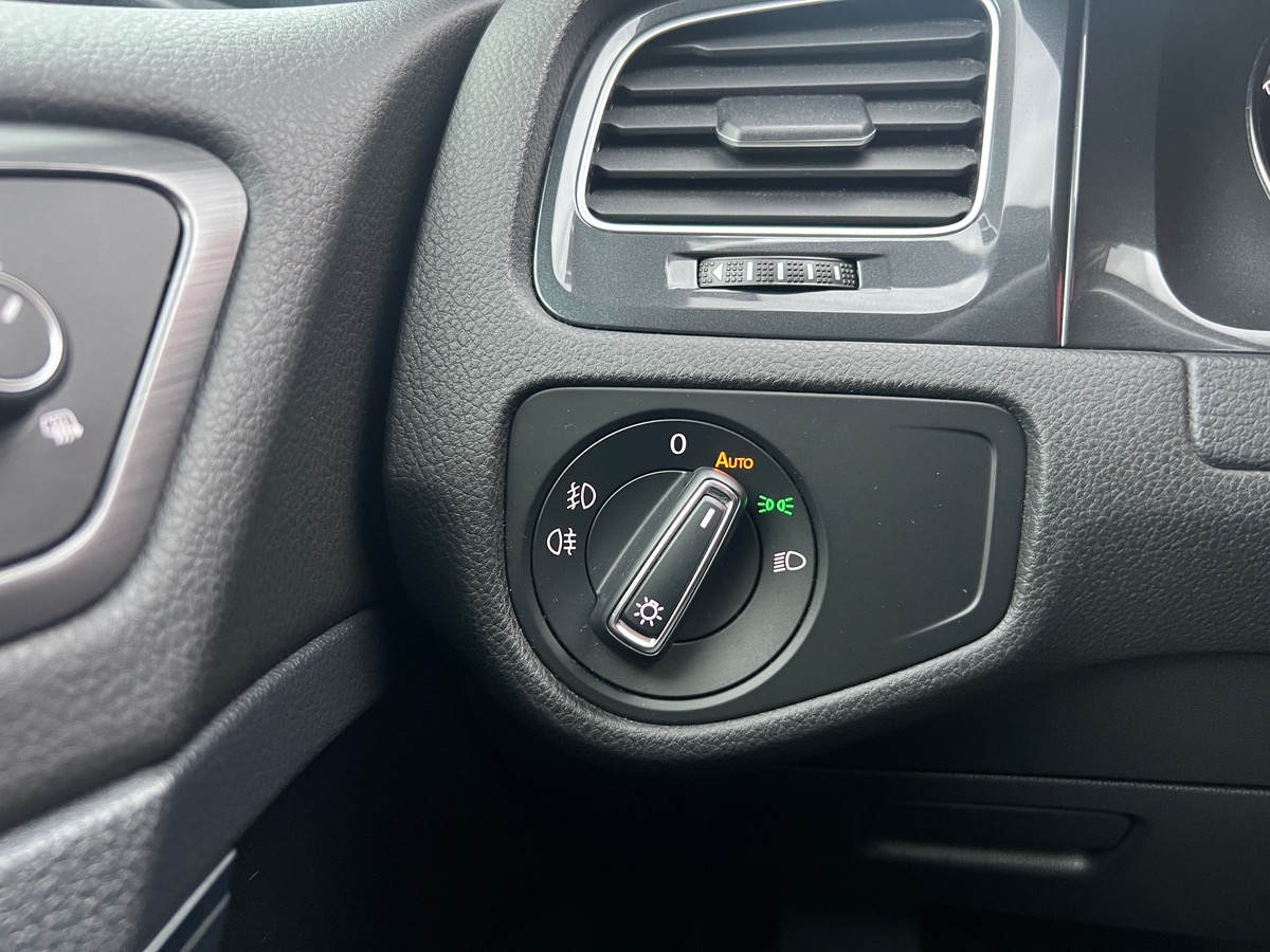 Volkswagen Golf VII Phase 2 1.5 TSI 16V Blue Motion DSG7 130 cv, SUIVI COMPLET VW, SIEGES CHAUFFANT