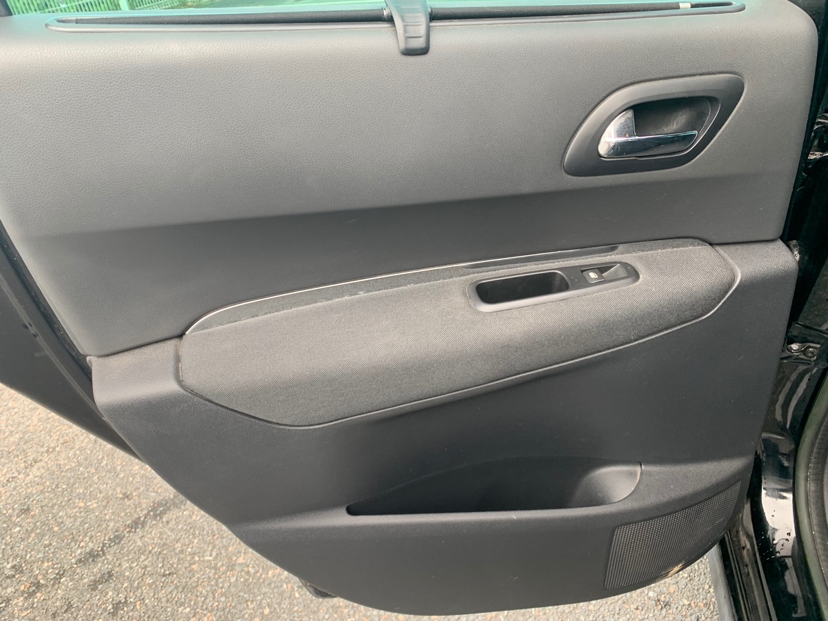 Peugeot 3008 115 ch | GPS | Bluetooth | Régulateur de vitesse | Sièges rang 2 rabattables à plat