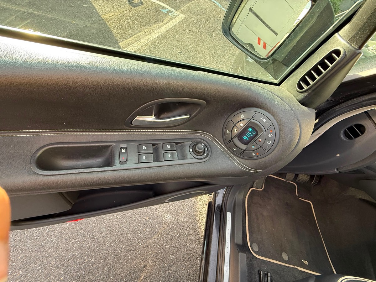 RENAULT Espace IV initiale 2.0 DCI 150 CV 7 place garantie 6 mois