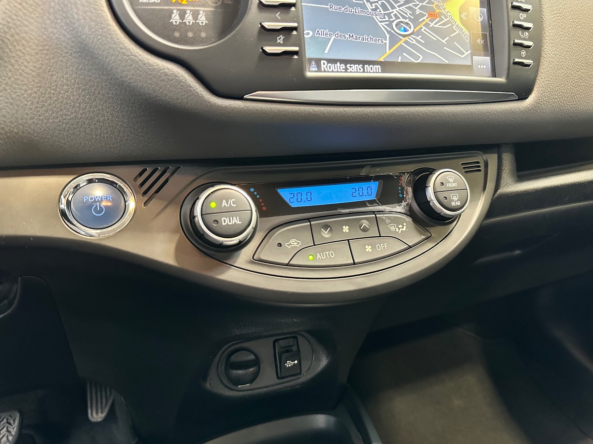 Toyota Yaris III (2) Hybrid 100H Dynamic 5P BVA a