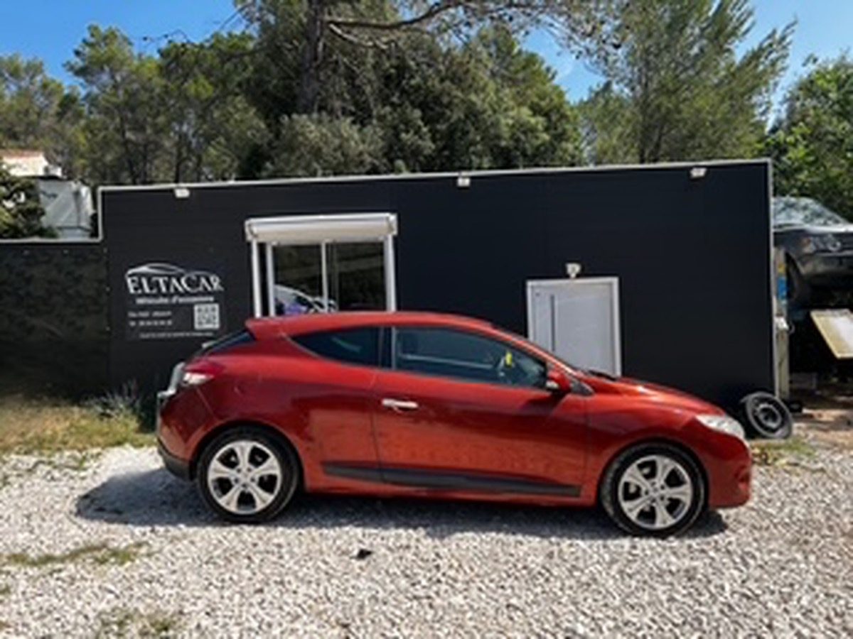 RENAULT Megane III COUPE 2.0 DCI DYNAMIQUE