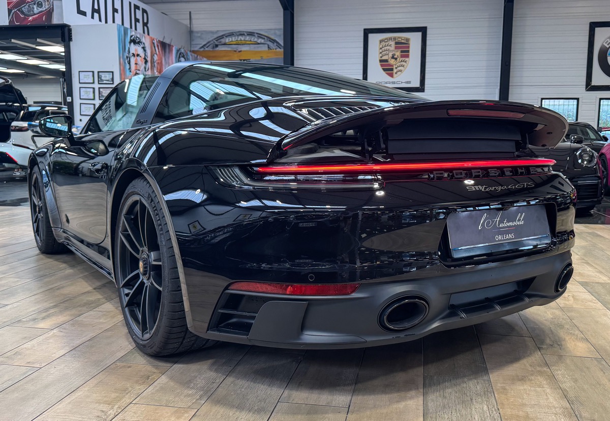 Porsche 911 992 TARGA 4 GTS