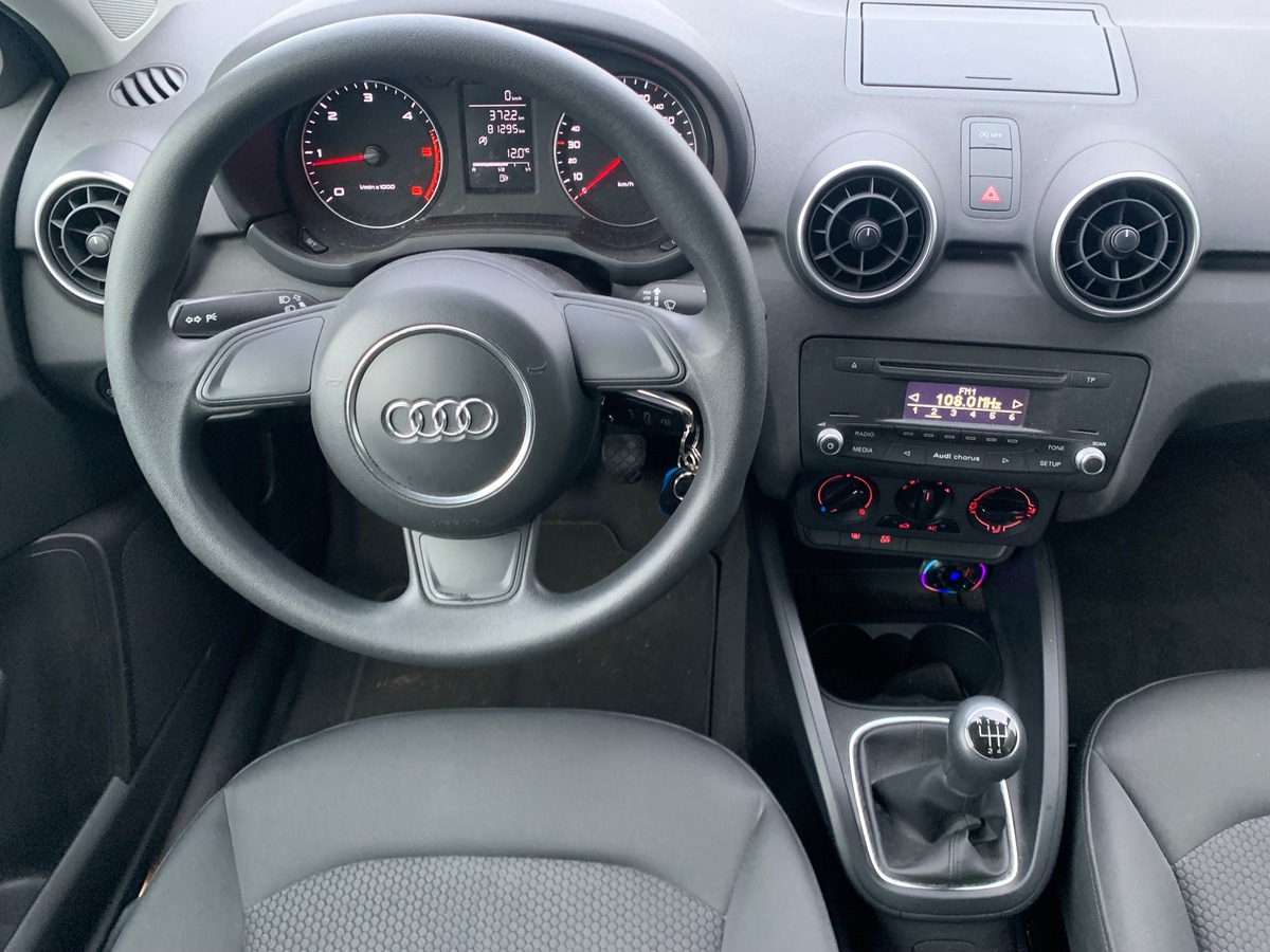 Audi A1 105 ch | Attraction | Climatisation | Radio cd | Jantes alu 16''| Volant cuir | Radar recul