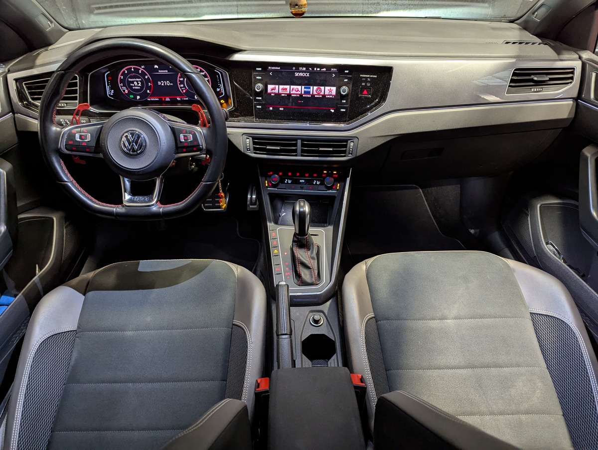 Volkswagen Polo 2.0 TSI 200ch DSG6 GTI VIRTUAL-BEATS-SIEGES CHAUFFANT