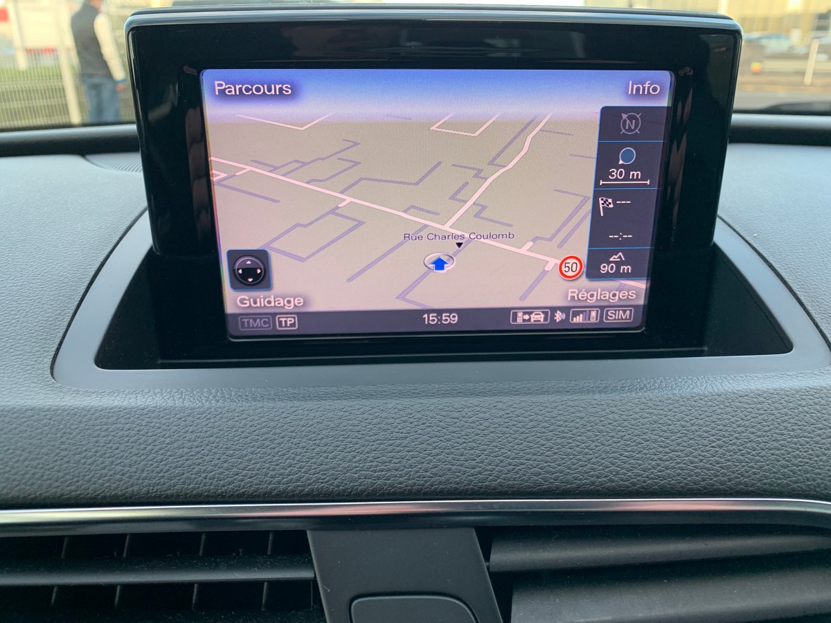 Audi Q3 177 | Sport design | Radar stationnement avant arriére | Régulateur vitesse | Attelage | Gps