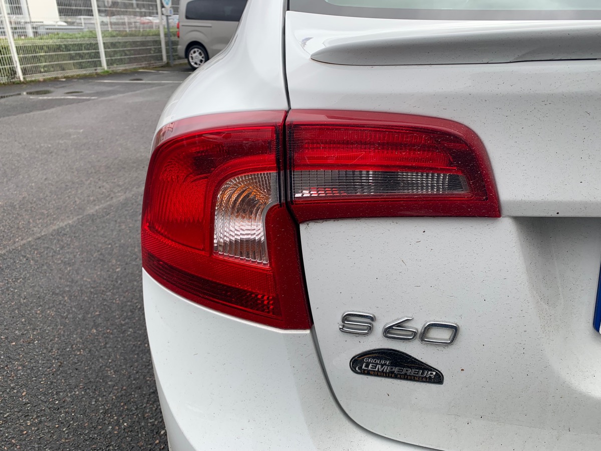 Volvo S60 150 ch | R-design | Attelage amovible | Régulateur vitesse | Radar stationnement arriére